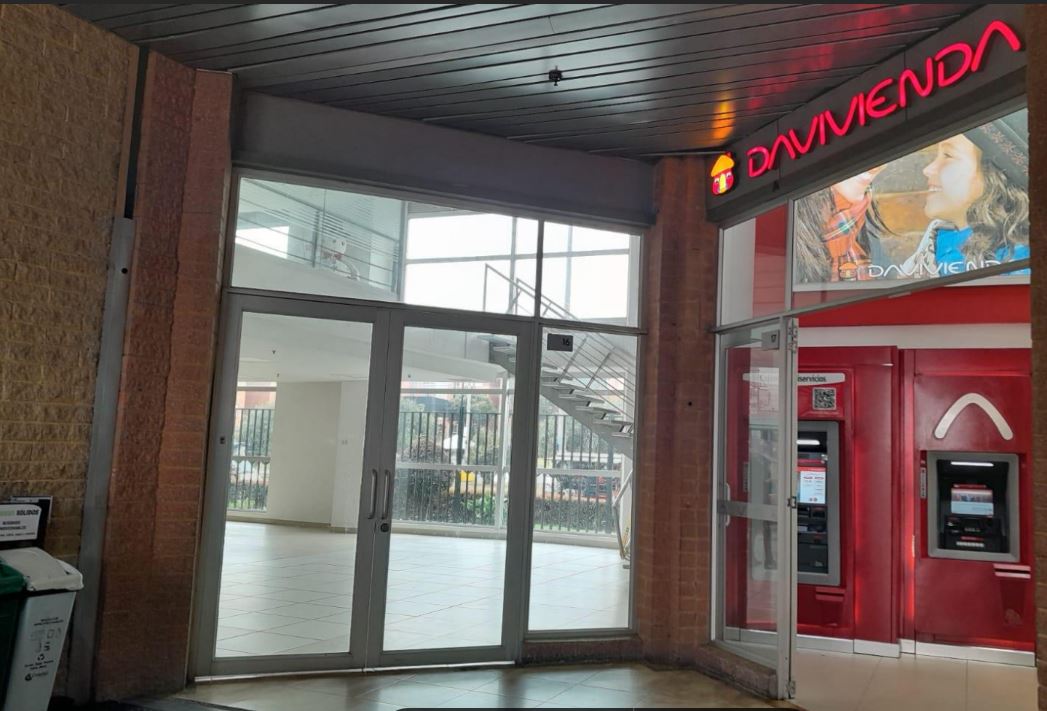 Proyectos Entrega Inmediata Local Cc Miraflores Local en venta Cundinamarca Soacha Ciudad Verde 200 m2 Habitaciones 0 Baños 1 Garajes 0 Precio $2400000000